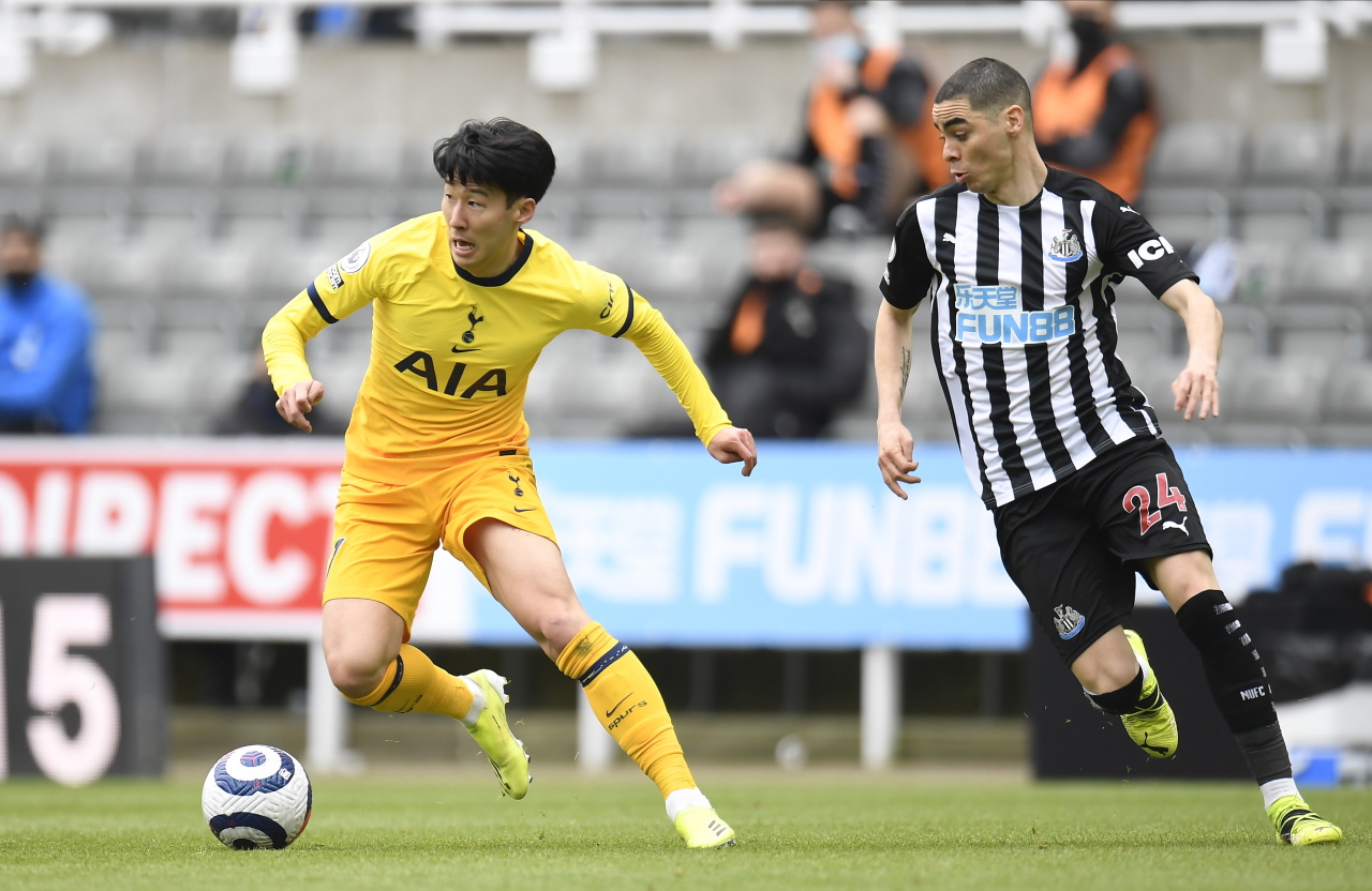 In this EPA photo, Son Heung-min of Tottenham Hotspur (L) is in action against Miguel Almiron of Newcastle United during their Premier League match at St. James' Park in Newcastle upon Tyne, England, on Sunday. (EPA-Yonhap)