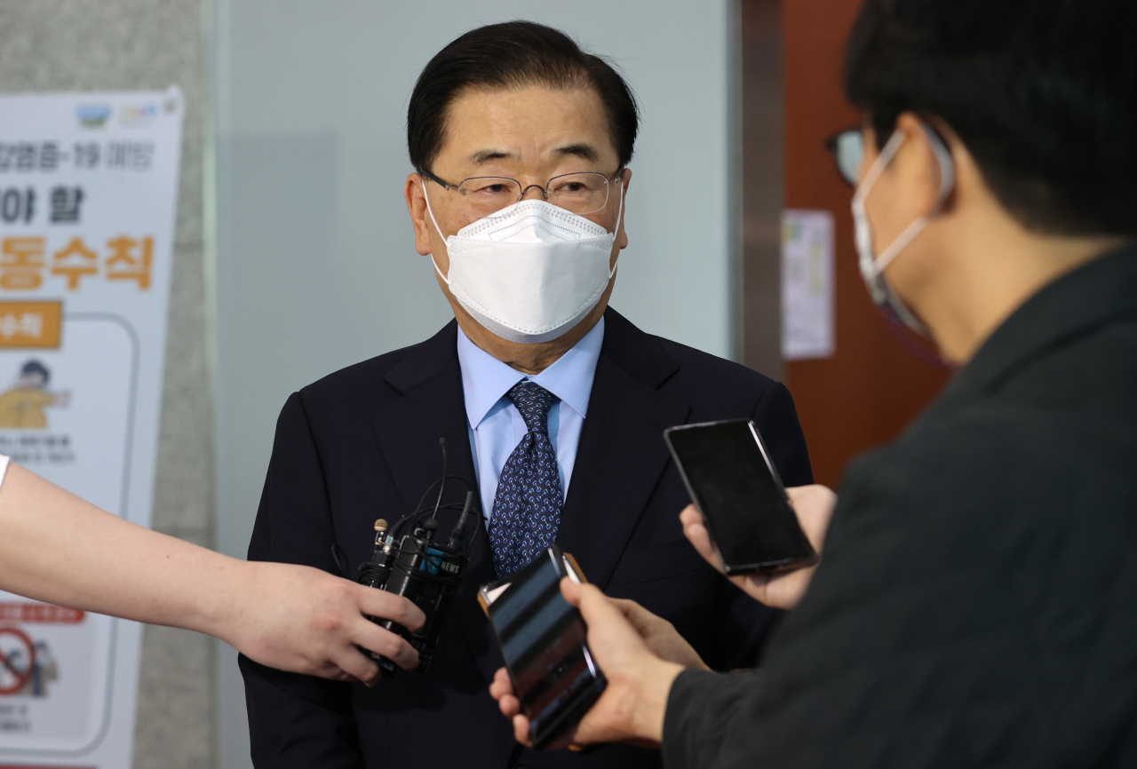 Foreign Minister Chung Eui-yong speaks to reporters at the foreign ministry in Seoul on April 2. (Yonhap)