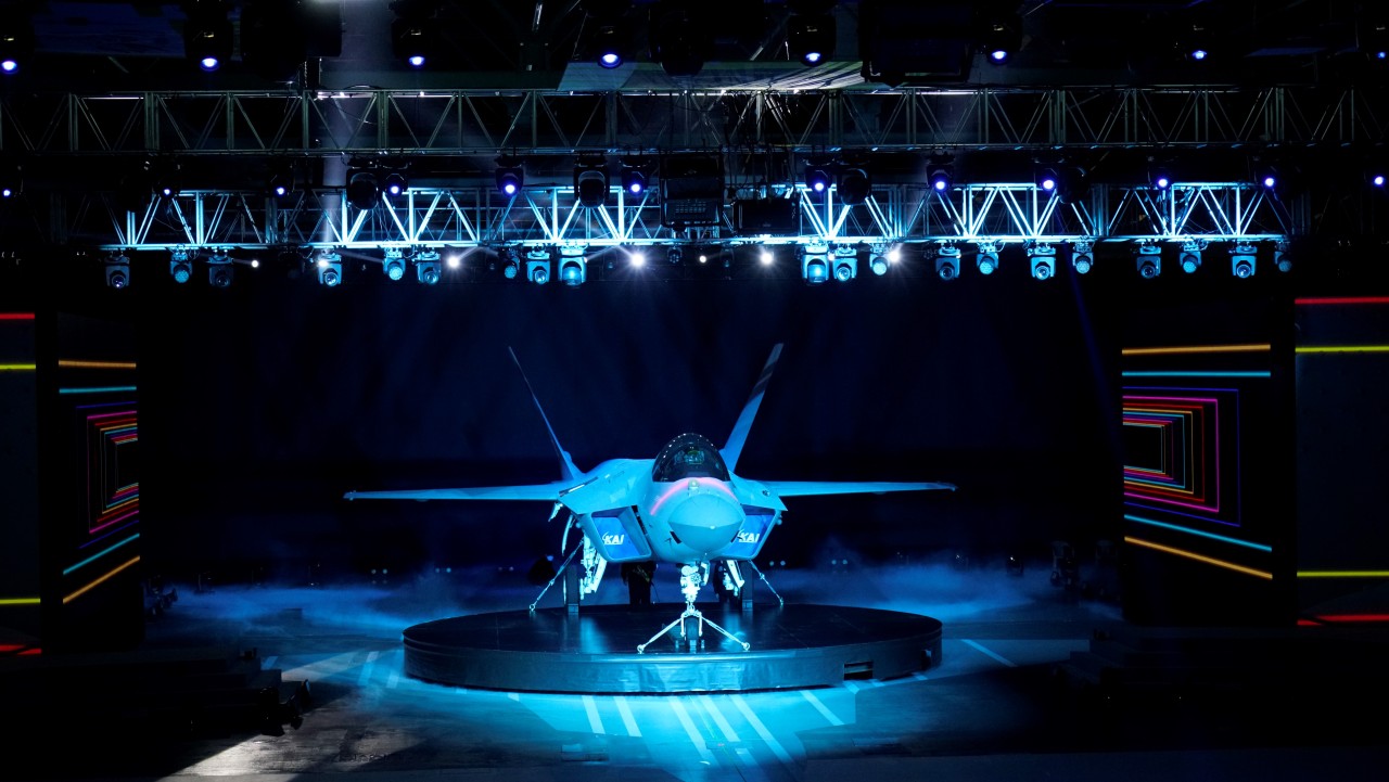 A prototype of South Korea’s first homegrown fighter jet, the KF-21 Boramae, is revealed to the public, April 9, 2021. (Defense Acquisition Program Administration)