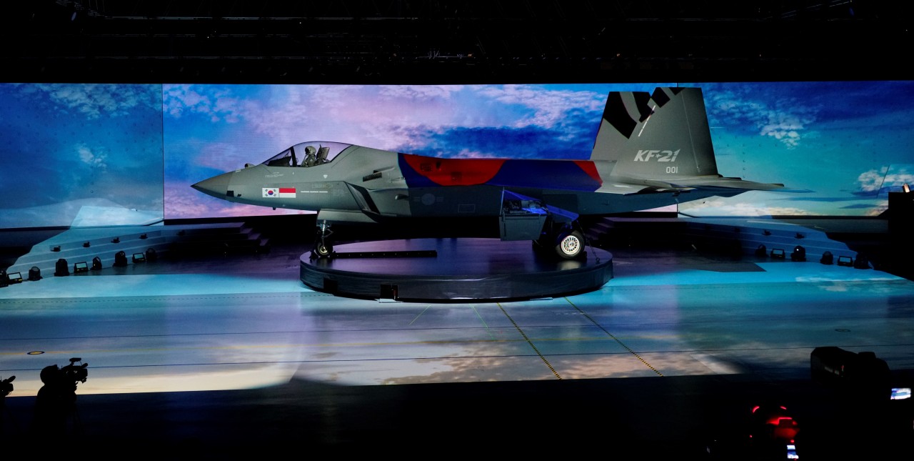 A prototype South Korea’s first homegrown fighter jet, the KF-21 Boramae, is revealed to the public, April 9, 2021. (Defense Acquisition Program Administration)
