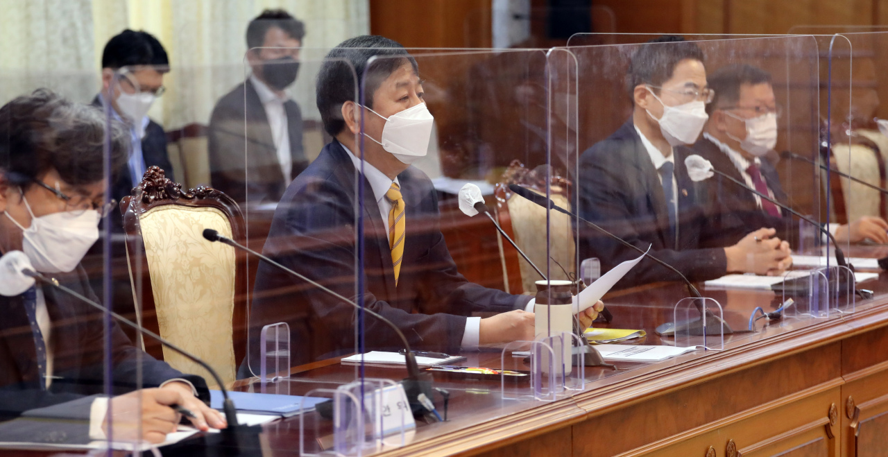 Koo Yoon-cheol (C), head of South Korea's Office for Government Policy Coordination, presides over an emergency meeting at the government complex in Seoul on Tuesday, in relation to Tokyo's decision earlier in the day to release radioactive water from the crippled Fukushima nuclear plant into the Pacific Ocean. (Yonhap)