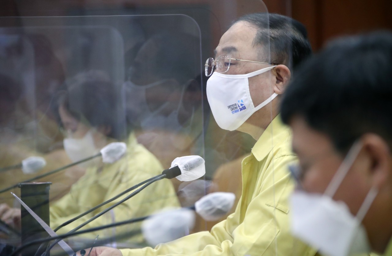 Acting Prime Minister Hong Nam-ki presides over a daily interagency meeting on South Korea's COVID-19 response at the government complex in Seoul on Friday. (Yonhap)