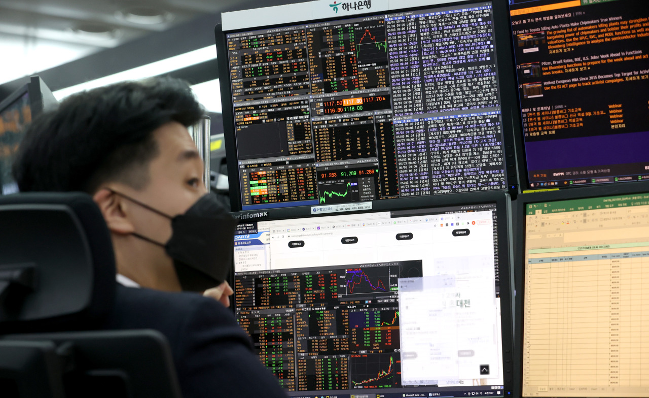 This photo, taken on Monday, shows stock trading screens in the trading room of Hana Bank in Seoul. (Yonhap)