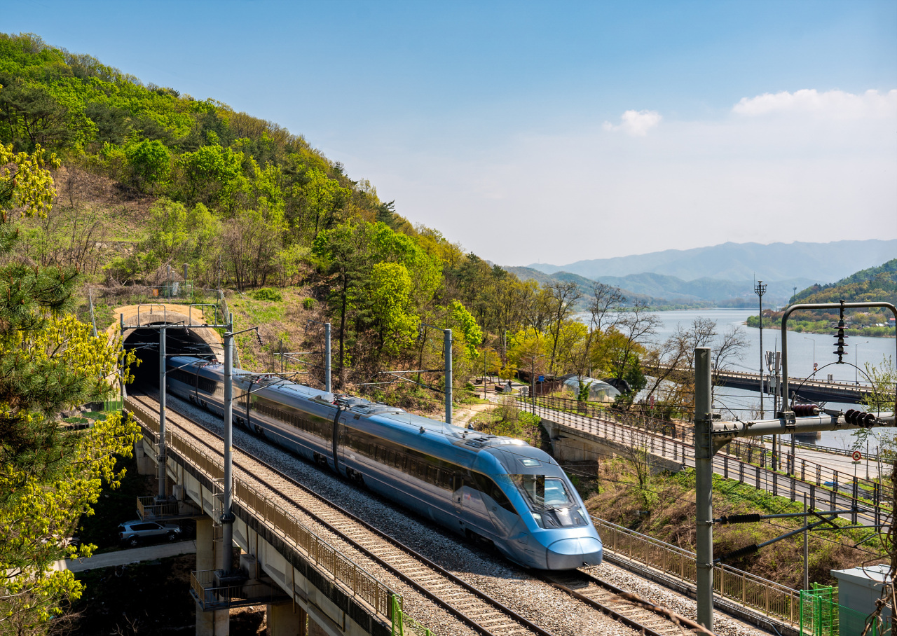 The KTX-Eum train departs daily from Seoul's Cheongnyangni Station and continues on to Andong, North Gyeongsang Province. (Korail)