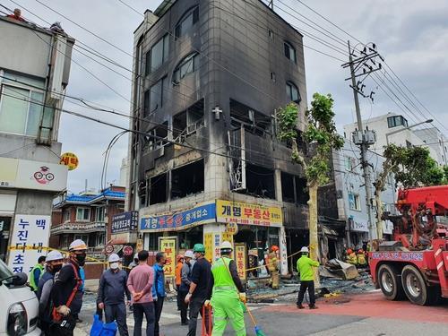 This photo shows a building in southern Seoul that was gutted by a fire after a truck crashed into the building following a collision on Thursday. Two were killed and six injured in the accident. (Yonhap)