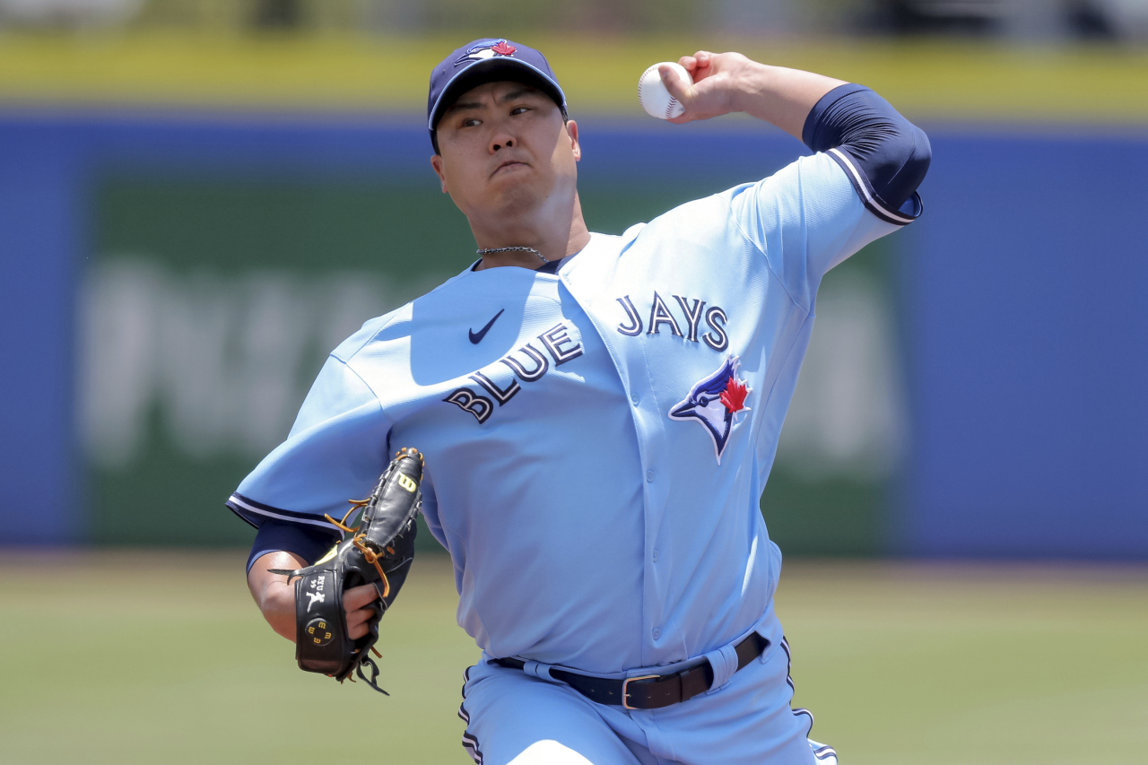 In this Associated Press photo, Ryu Hyun-jin of the Toronto Blue Jays pitches against the Tampa Bay Rays in the top of the first inning of a Major League Baseball regular season game at TD Ballpark in Dunedin, Florida, on Sunday. (AP-Yonhap)