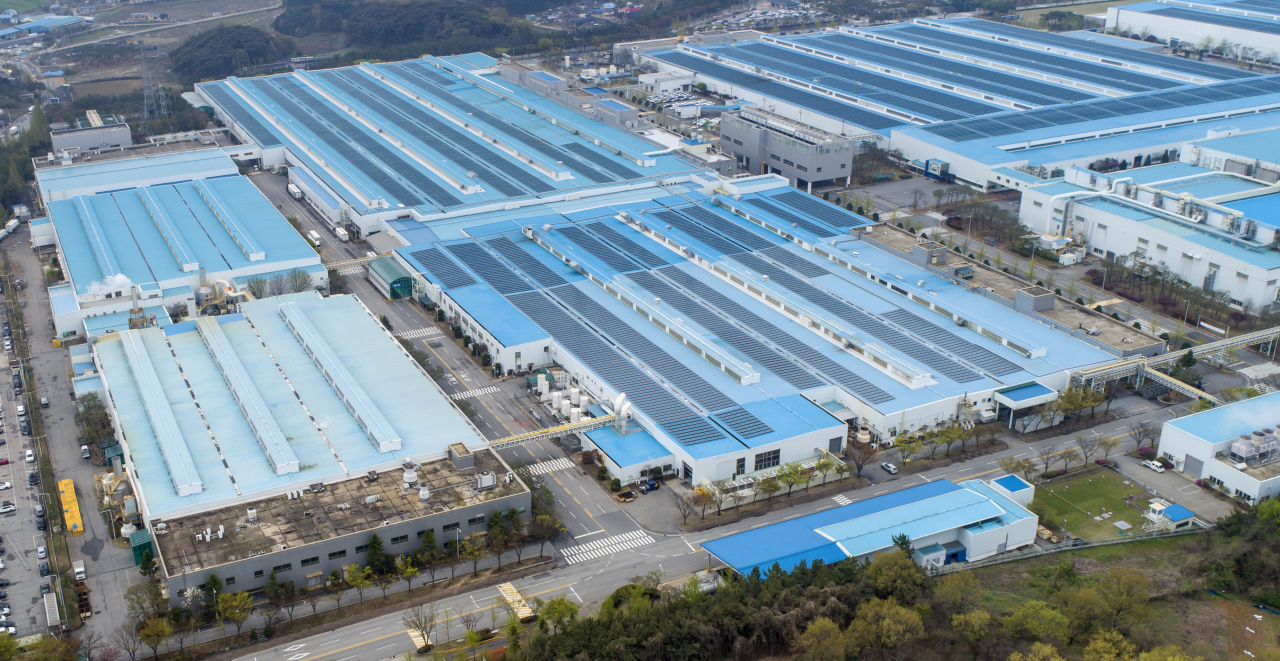 Hyundai Motor Co.'s Asan factory, 100 kilometers south of Seoul, is seen in this photo taken on April 13, 2021. (Yonhap)