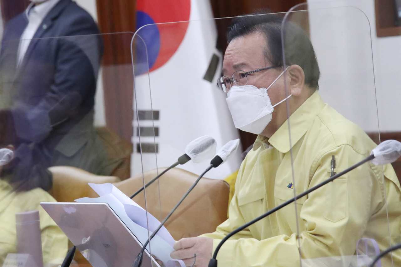 Prime Minister Kim Boo-kyum speaks during a daily interagency meeting on South Korea's COVID-19 response at the government complex in Seoul on Wednesday. (Yonhap)