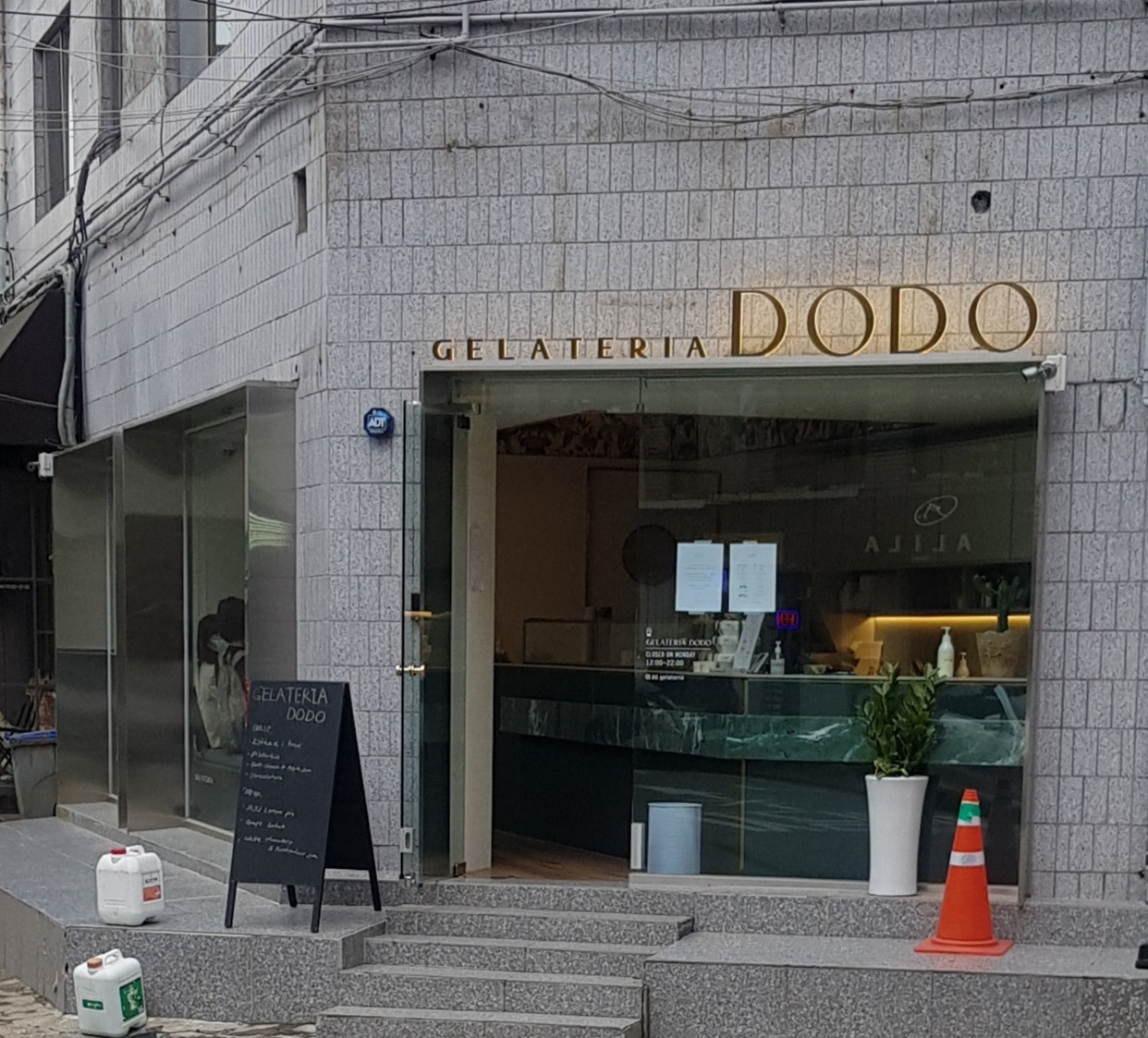 Gelateria Dodo opened its second location in Seoul’s Sinsa-dong in April. (Jean Oh/The Korea Herald)