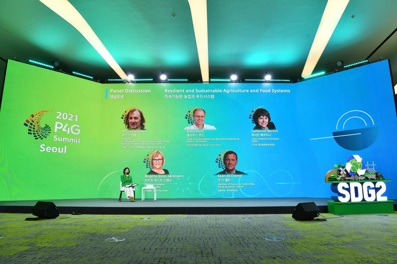 This photo shows a prerecorded clip of the panel discussion on sustainable agriculture and food systems, part of the 2021 P4G Seoul Summit set for May 30-31. (Agriculture Ministry)