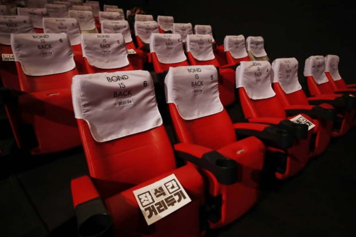 An empty movie theater in central Seoul amid the pandemic. (Yonhap)