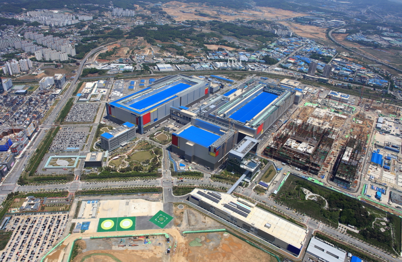 This photo provided by Samsung Electronics Co. on Thursday, shows the company's semiconductor manufacturing plant in Pyeongtaek, 70 kilometers south of Seoul. (Samsung Electronics Co.)