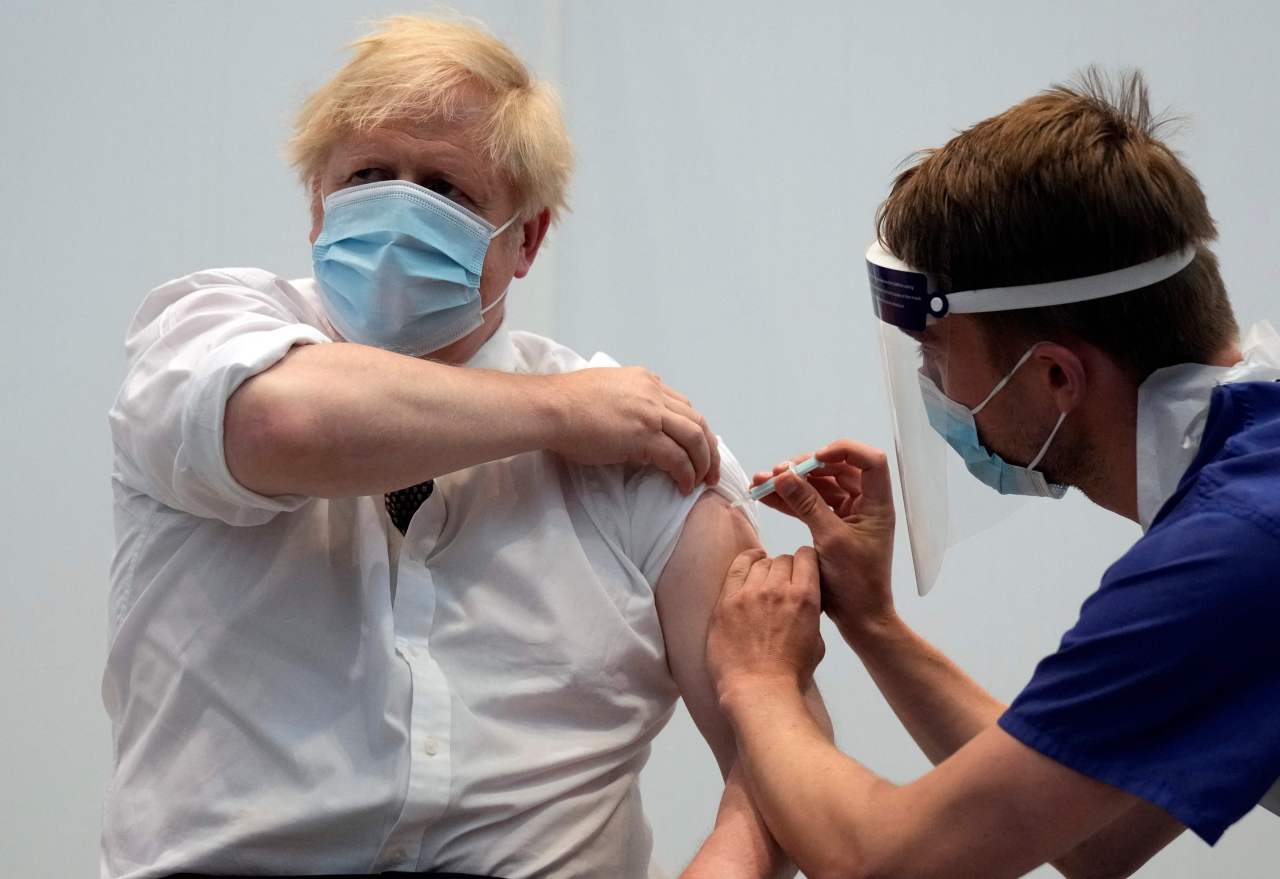 Britain's Prime Minister Boris Johnson (left) receives his second jab of the Oxford/AstraZeneca Covid-19 vaccine from health worker James Black, at the Francis Crick Institute in central London on Thursday. (AFP-Yonhap)