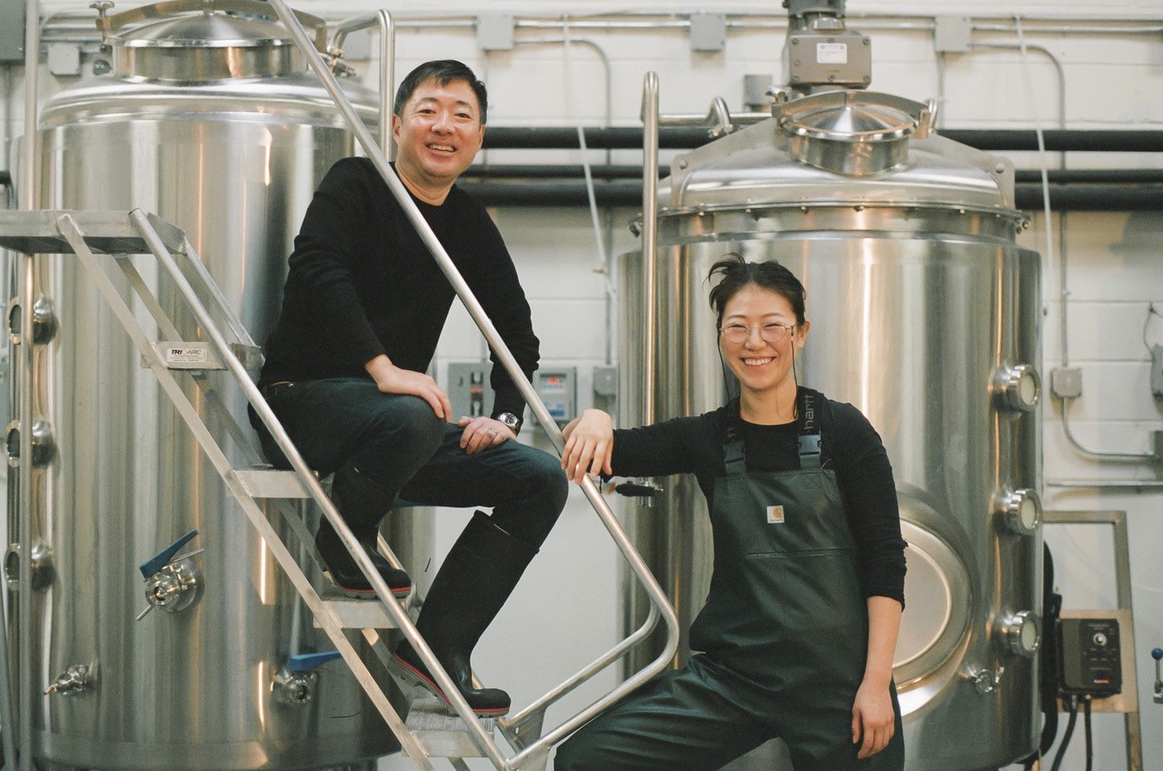 Hana Makgeolli founder and brewer Alice Jun (right) and managing partner John Limb (June Kim/Hana Makgeolli)