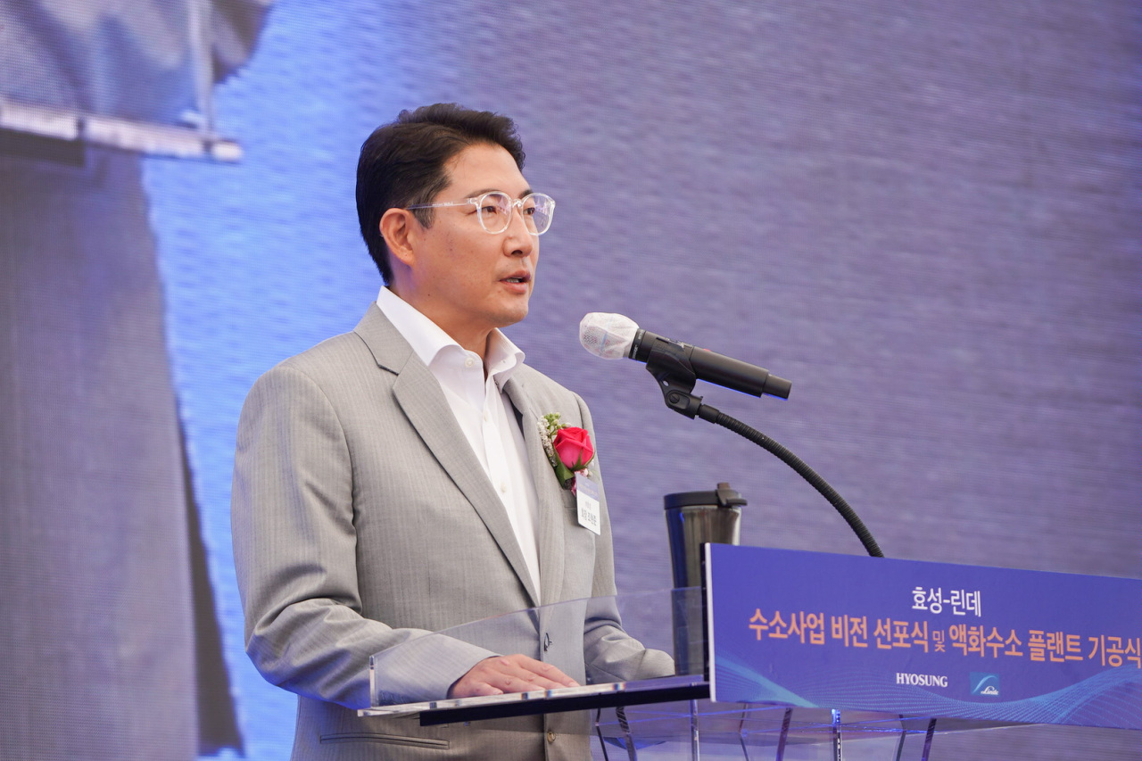 Hyosung Group Chairman Cho Hyun-joon delivers speech at the groundbreaking ceremony of Korea’s first liquid hydrogen plant in Ulsan, Monday. (Hyosung)