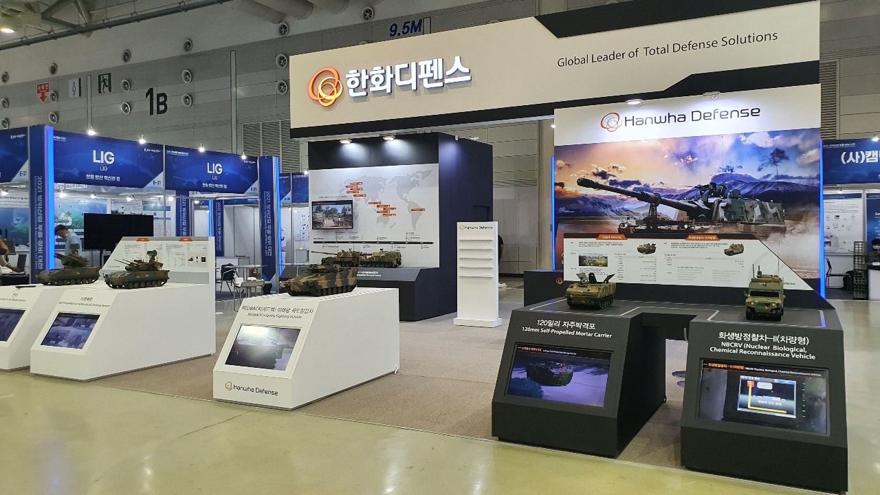 Hanwha Defense showcases its weapons at the Korea Defense Component and Equipment Fair 2021 held in Changwon, South Gyeongsang Province, Wednesday. (Hanwha Defense)