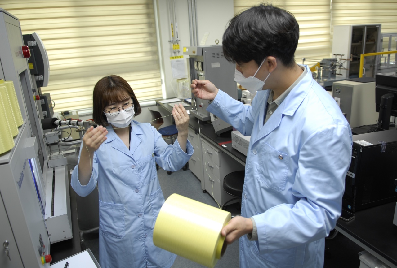 Kolon Industries officials check the company’s aramid fibers. (Kolon Industries)