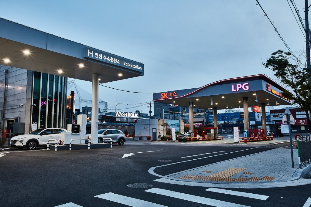 SK Gas' hydrogen fueling station in Incheon, west of Seoul, is seen in this photo provided by SK's gas subsidiary on July 16, 2020. (Yonhap)
