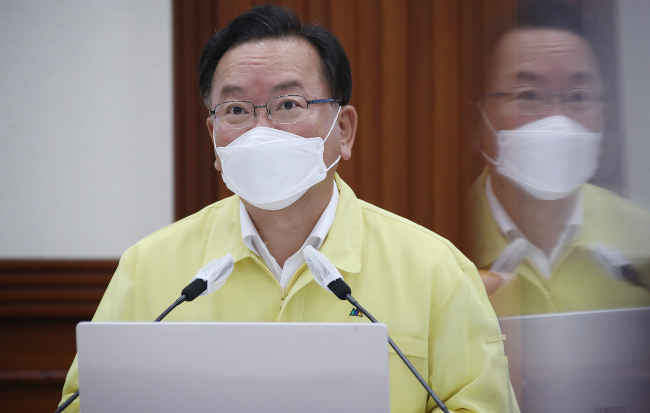 Prime Minister Kim Boo-kyum speaks during a daily interagency meeting on the government's COVID-19 response at the government complex in Seoul on Tuesday. (Yonhap)