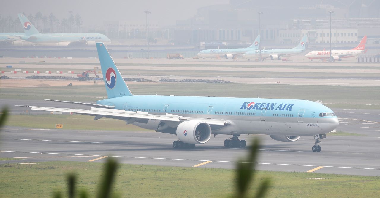 A Korean Air plane is parked at Incheon International Airport, South Korea‘s main gateway, west of Seoul, Tuesday. (Yonhap)