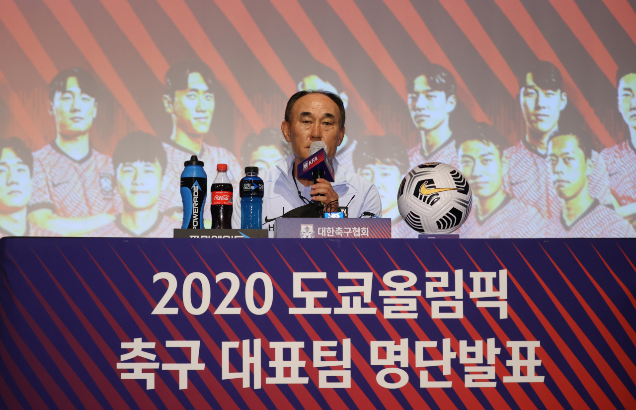 Kim Hak-bum, head coach of the South Korean men's Olympic football team, announces his 18-man roster for the Tokyo Olympics at a press conference in Seoul on Wednesday. (Yonhap)