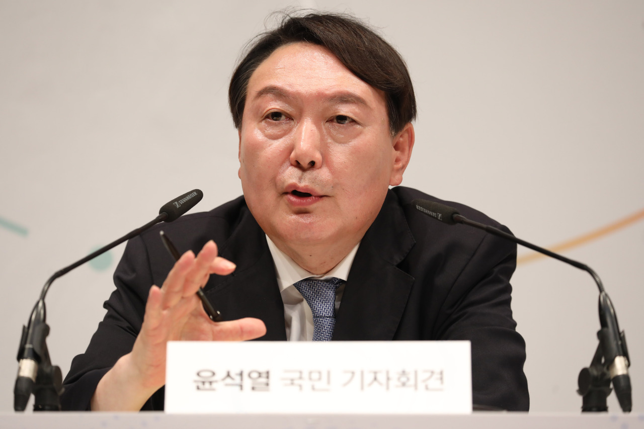 Former Prosecutor General Yoon Seok-youl answers questions from reporters during a press conference in Seoul on Tuesday, to declare his intention to run in the March 2022 presidential election. (Yonhap)