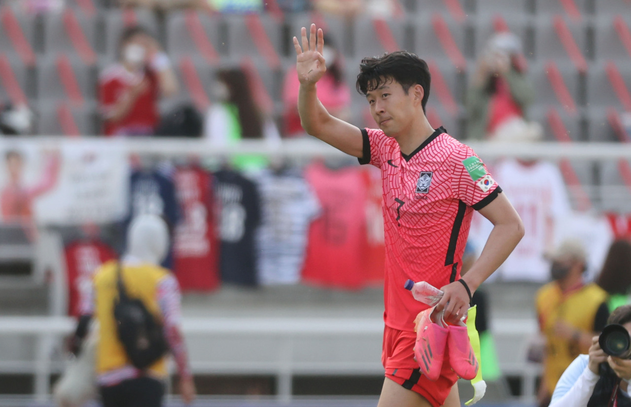 Son Heung-min of South Korea waves to fans after a victory over Lebanon during the teams' Group H match in the second round of the Asian qualification for the 2022 FIFA World Cup at Goyang Stadium in Goyang, Gyeonggi Province. (Yonhap)