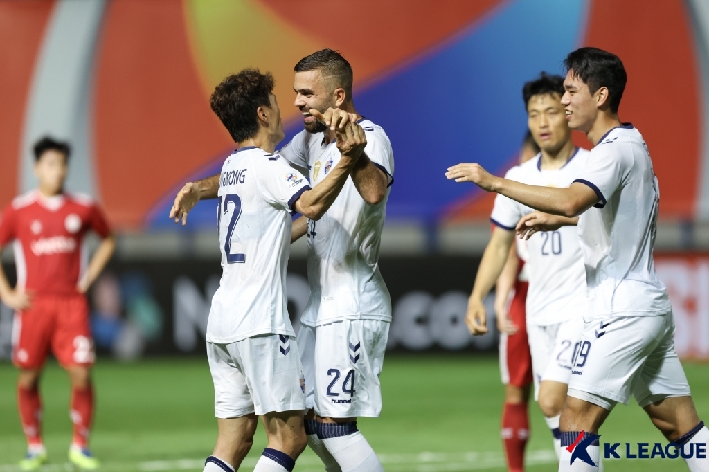 n this June 27, 2021, file photo provided by the Korea Professional Football League, Lukas Hinterseer of Ulsan Hyundai FC (C) is congratulated by his teammates after scoring a goal against Viettel during the clubs' Group F match at the Asian Football Confederation Champions League at Pathum Thani Stadium in Bangkok. (Korea Professional Football League)