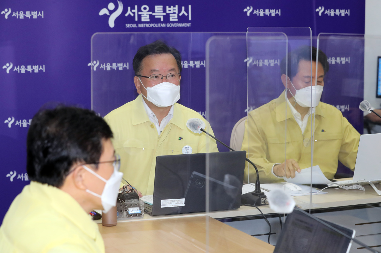 Prime Minister Kim Boo-kyum (C) presides over an interagency meeting reviewing the greater Seoul region's virus situation at the Seoul city hall on Tuesday. (Yonhap)