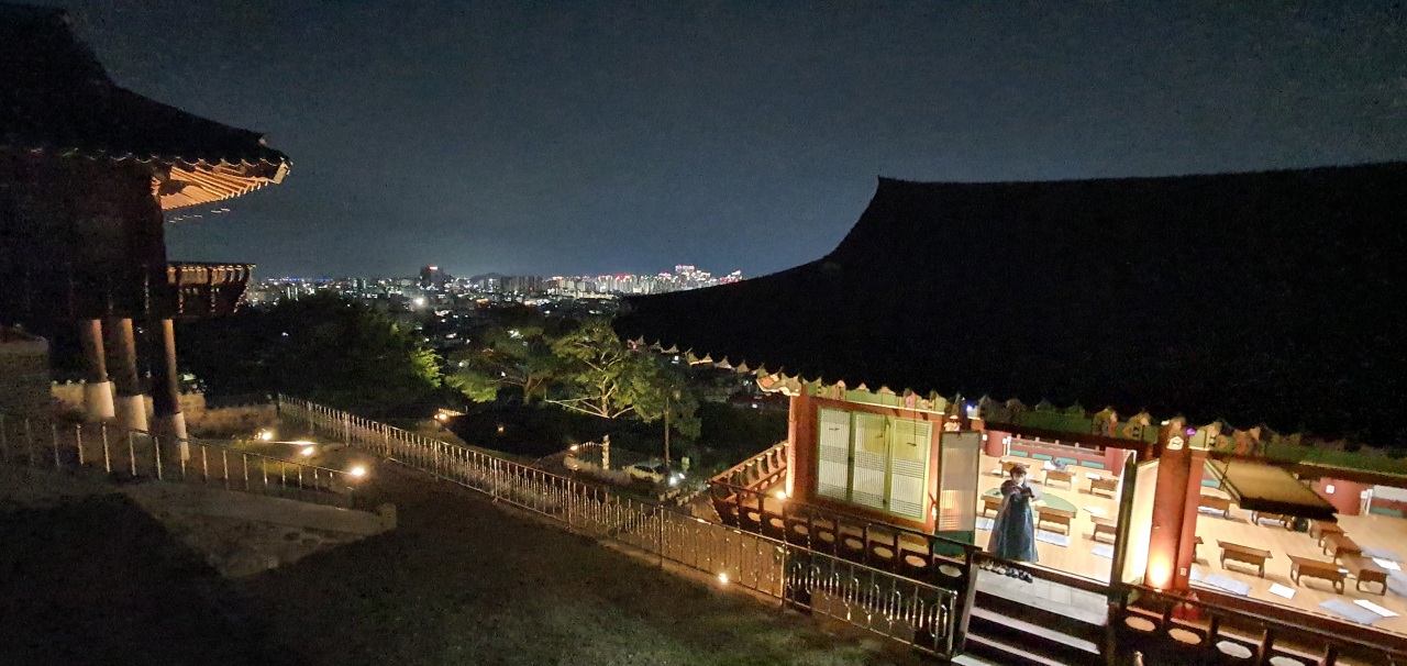 Guam Seowon by night (Kim Hae-yeon/The Korea Herald)