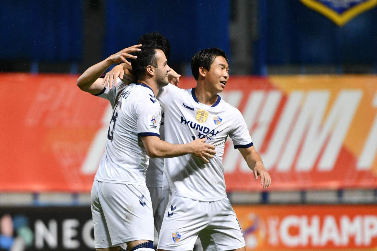 Valeri Qazaishvili (L) of Ulsan Hyundai FC celebrates his goal against Viettel with his teammate Yoon Bitgaram (R) during the clubs' Group F match at the Asian Football Confederation (AFC) Champions League at Pathum Thani Stadium in Bangkok on Thursday, in this photo provided by the AFC via AFP. (AFP-AFC)