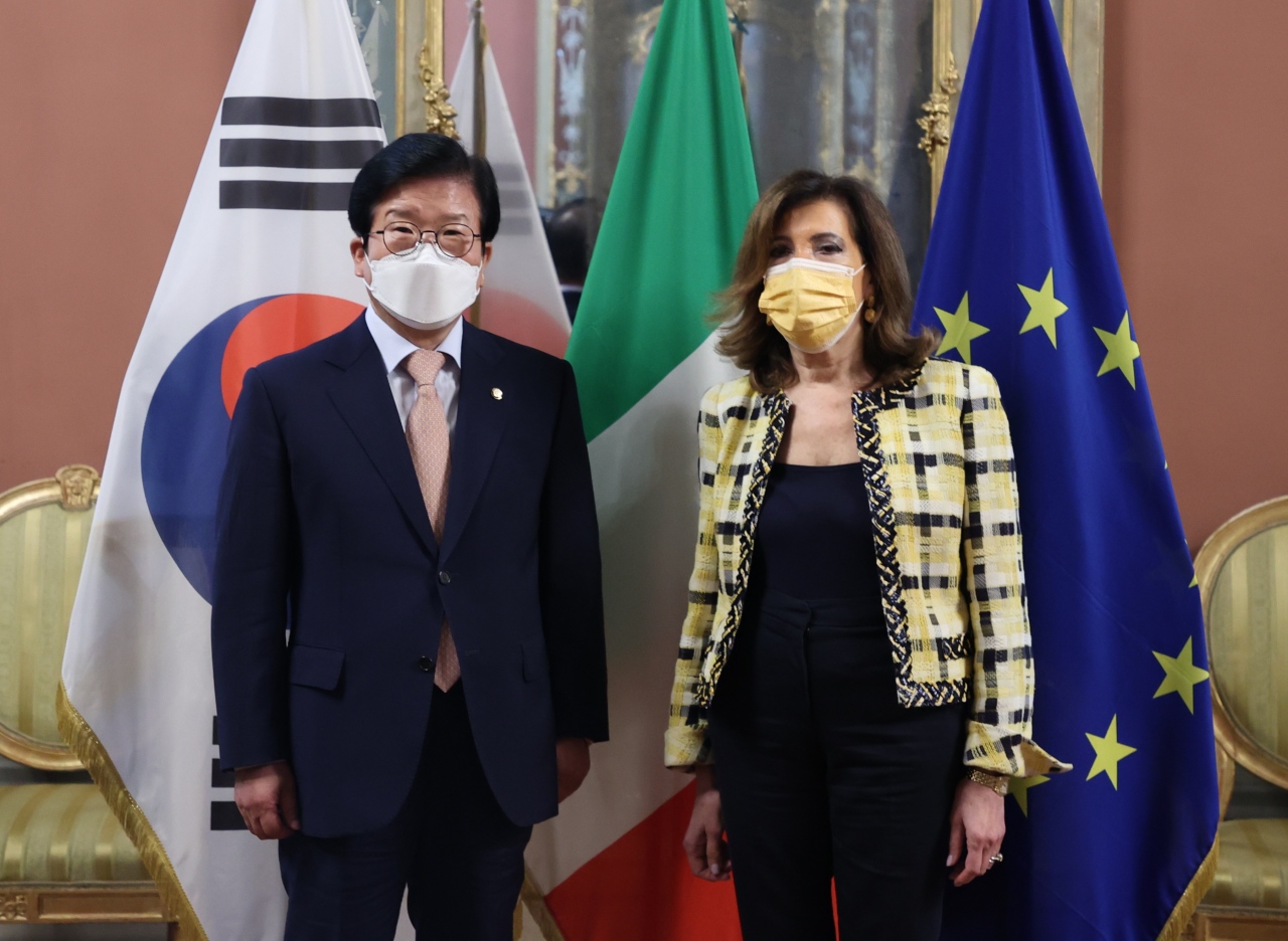Caption: National Assembly Speaker Park Byeong-seug meets with Italian Senate Speaker Elisabetta Casellati during his visit to Italy on Thursday. (National Assembly)