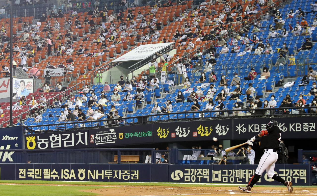 This file photo from June 30, 2021, shows fans attending a Korea Baseball Organization regular season game between the home team LG Twins and the KT Wiz at Jamsil Baseball Stadium in Seoul. (Yonhap)