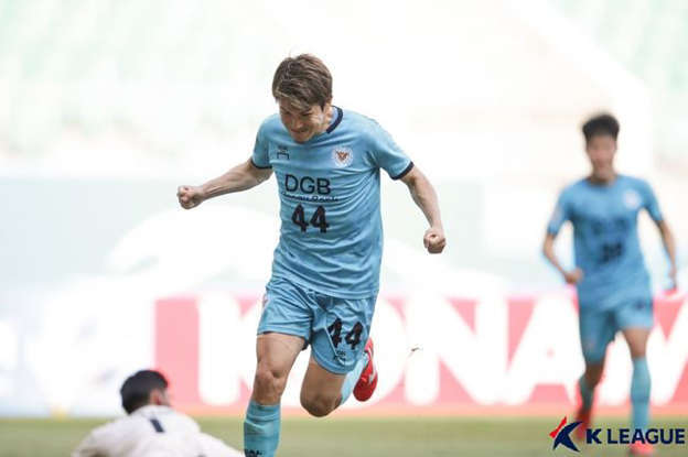 Tsubasa Nishi of Daegu FC celebrates his goal against United City in the clubs' Group I match at the Asian Football Confederation Champions League at Bunyodkor Stadium in Tashkent on Sunday, in this photo provided by the Korea Professional Football League. (Korea Professional Football League)