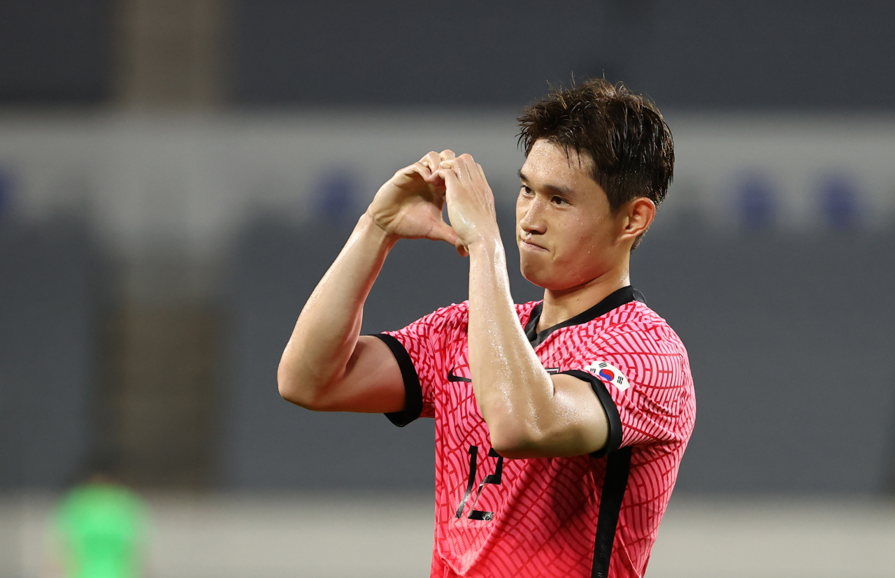 Lee Dong-gyeong of South Korea celebrates his goal against Argentina in the teams' Olympic men's football tuneup match at Yongin Mireu Stadium in Yongin, 50 kilometers south of Seoul, on Tuesday. (Yonhap)