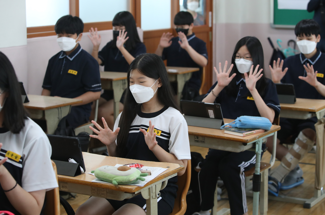 , Training ministry plans to make use of supplementary funds to scale back classroom crowding amid pandemic