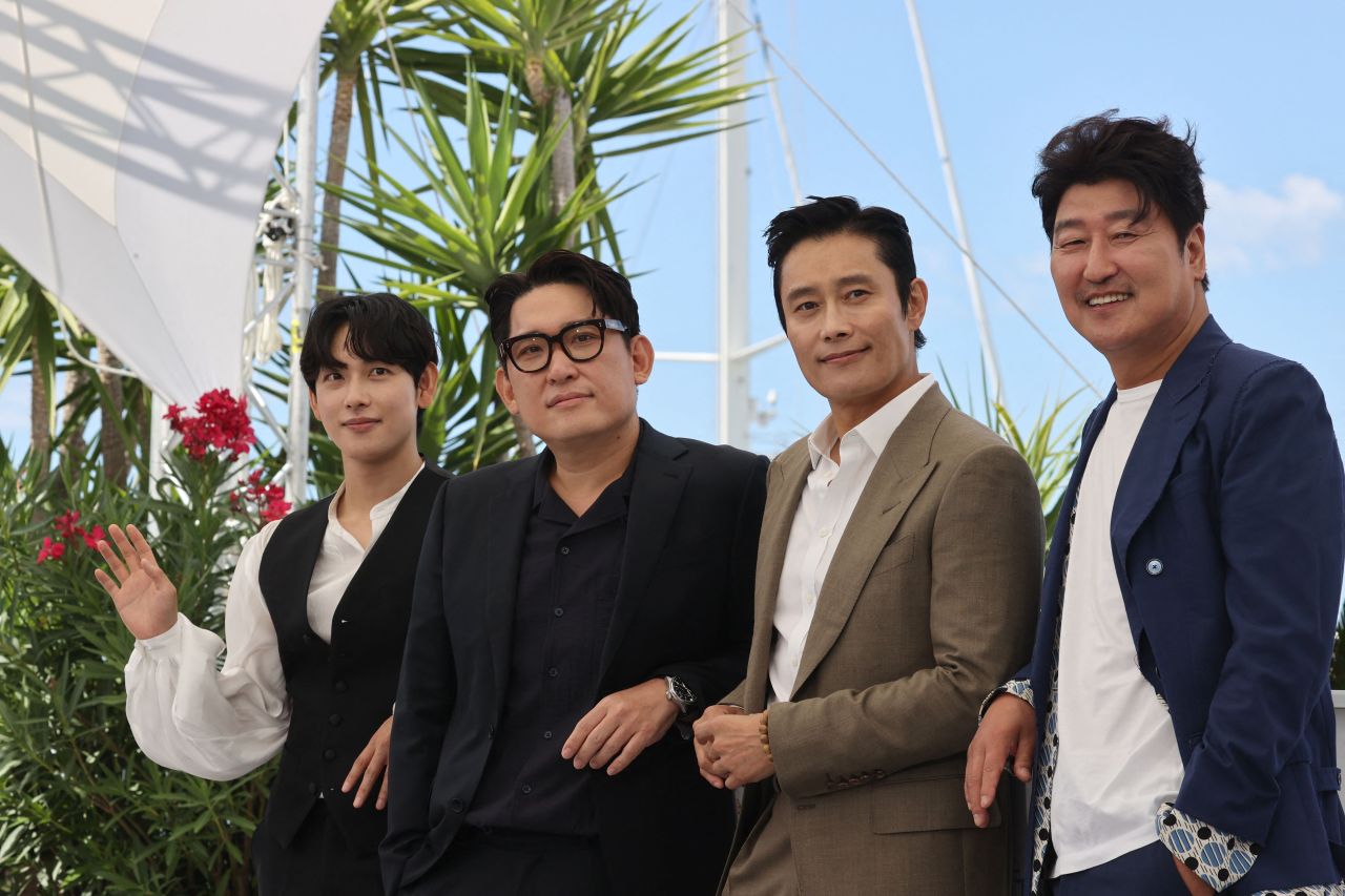 From left, actor Yim Si-wan, director Han Jae-rim, Lee Byung-hun, and Song Kang-ho pose for photographers upon arrival at the premiere of the film “Emergency Declaration” at the 74th Cannes Film Festival in southern France on July 16. (AFP-Yonhap)