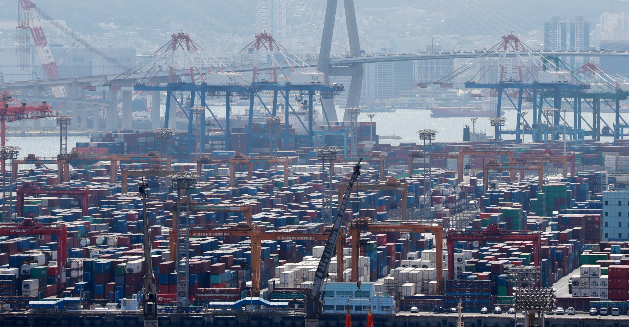 This file photo, taken June 1, 2021, shows ships carrying containers docking at a port in South Korea's southeastern city of Busan. (Yonhap)