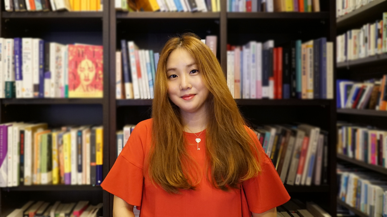 Journalist-turned-novelist Frances Cha (Kwon Ha-bin/ The Korea Herald)