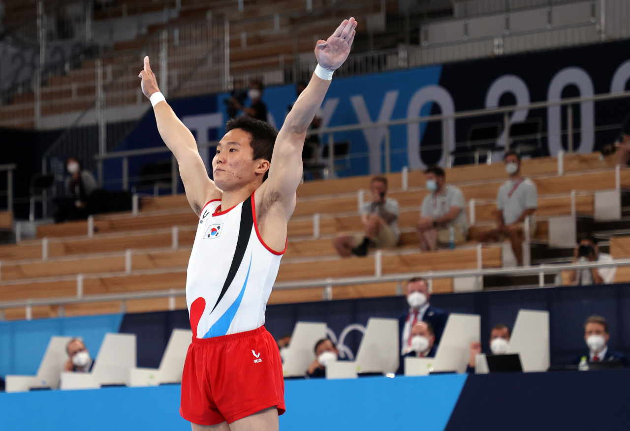 South Korean gymnast Shin Jea-hwan performs in the finals of the men's vault at the Tokyo Olympics at Ariake Gymnastics Centre in Tokyo on Monday. (Yonhap)