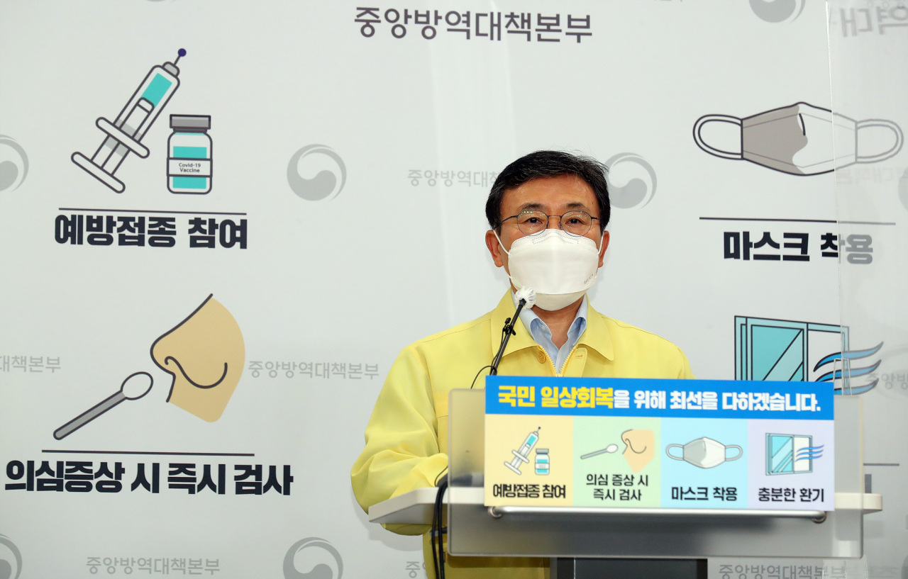 Minister of Health and Welfare Kwon Deok-cheol speaks during a televised briefing Monday at the ministry headquarters in Sejong, North Chungcheong Province. (Ministry of Health and Welfare)