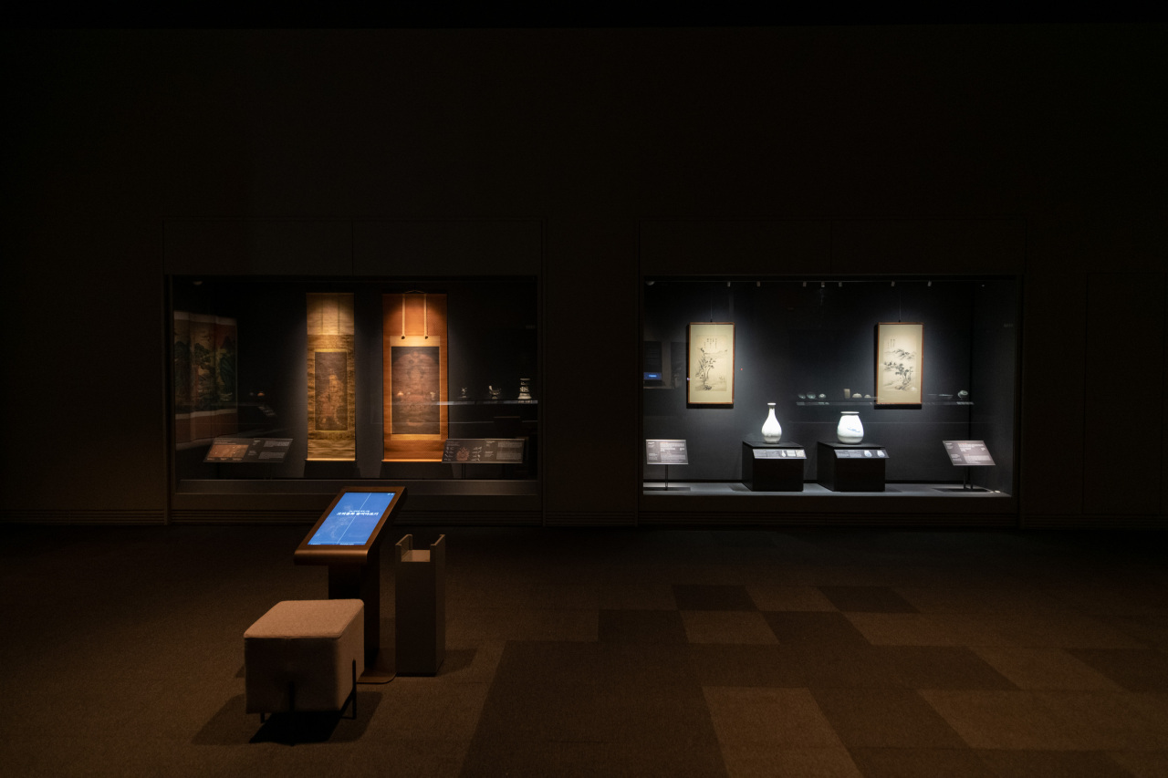 An installation view of “A Great Cultural Legacy: Masterpieces From the Bequest of the Late Samsung Chairman Lee Kun-hee” is seen at the National Museum of Korea. (NMK)