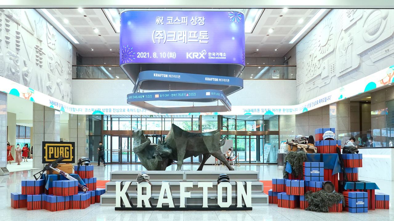 An electronic signboard at the Korea Exchange’s Seoul office shows the stock market debut of the South Korean game maker Krafton on the country’s main bourse, the Kospi, Tuesday. (Krafton)