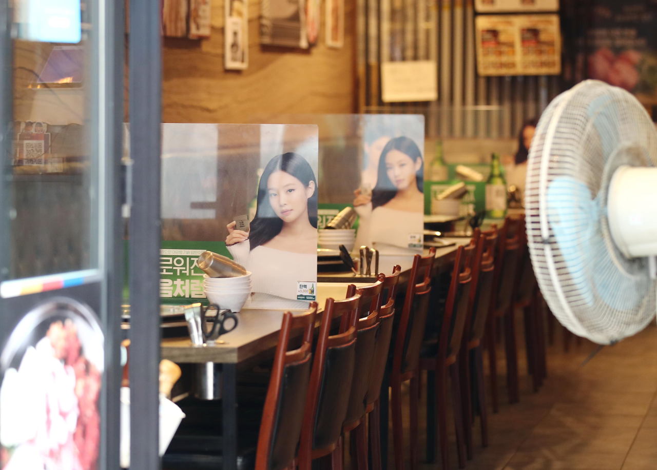 A restaurant has no customers in Myeongdong, central Seoul, on Sunday, amid the extended COVID-19 pandemic.