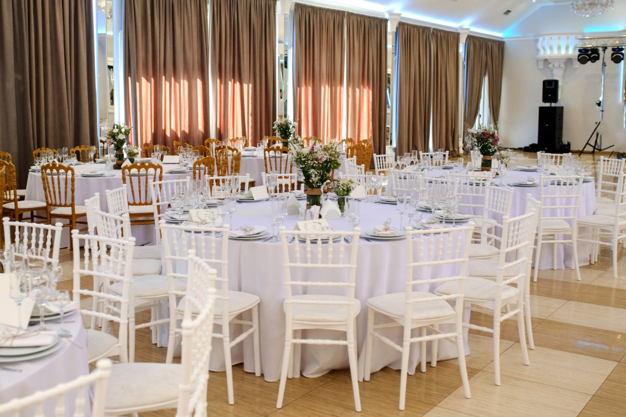 Seats are left empty inside a wedding banquet hall. (123rf)
