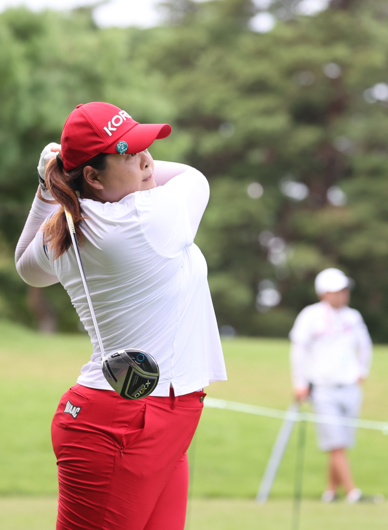 n this file photo, Park In-bee of South Korea hits a tee shot on the 14th hole during the final round of the Tokyo Olympic women's golf tournament at Kasumigaseki Country Club in Saitama, Japan, on Aug. 7, 2021. (Yonhap)