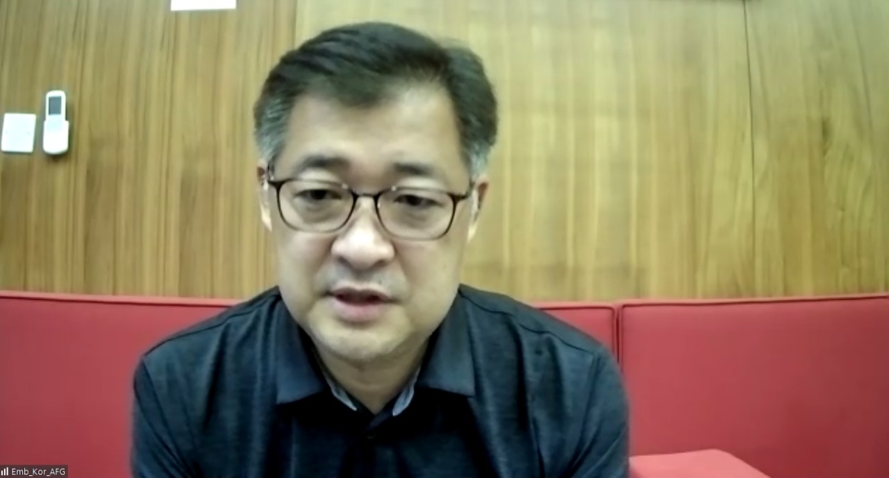 In this captured image, Choi Tae-ho, South Korean Ambassador to Afghanistan, speaks to reporters via a video link on Wednesday (Ministry of Foreign Affairs)