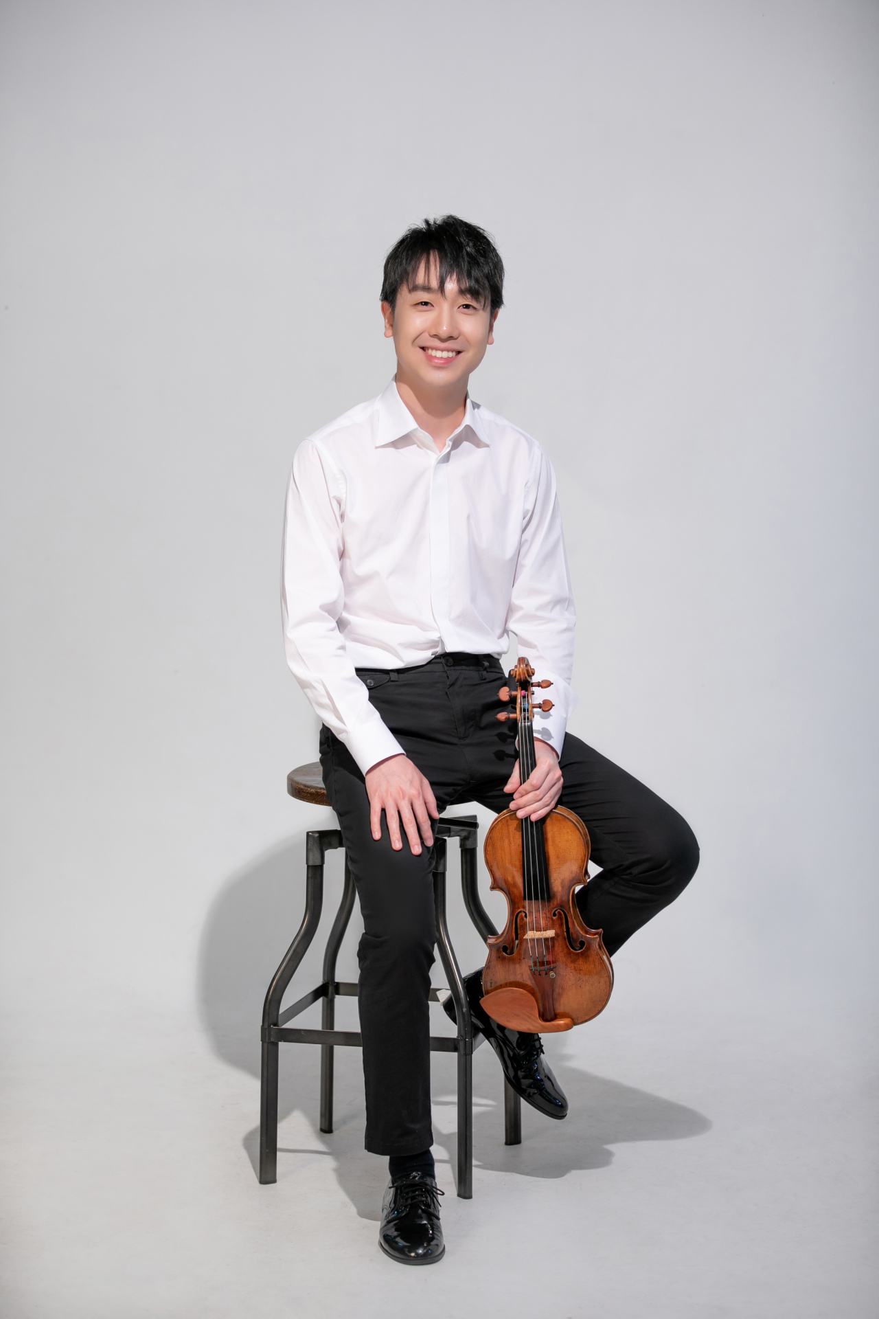 Violinist Stephen Kim (Christoph Wu)