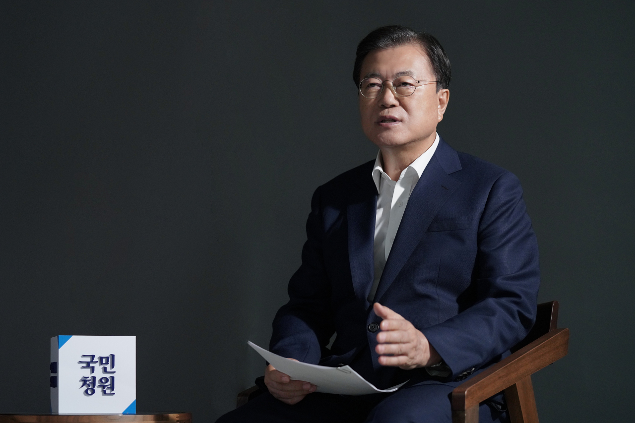 This photo, provided by Cheong Wa Dae, shows President Moon Jae-in responding to a civic petition requesting further government support for protecting girls against cervical cancer. (Cheong Wa Dae)