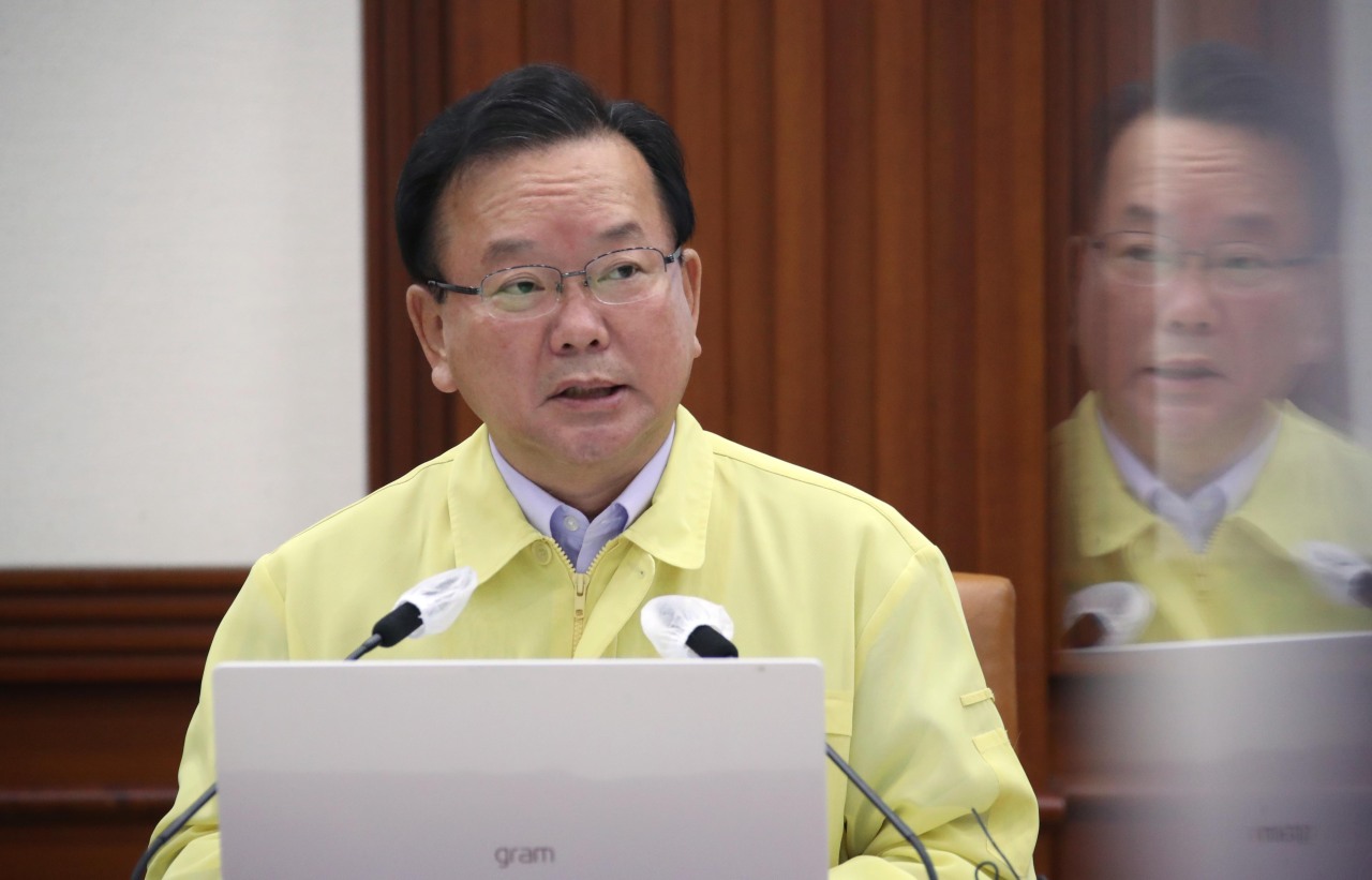 Prime Minister Kim Boo-kyum speaks during an interagency meeting on COVID-19 at the government office complex in Seoul on Aug. 22, 2021. (Yonhap)